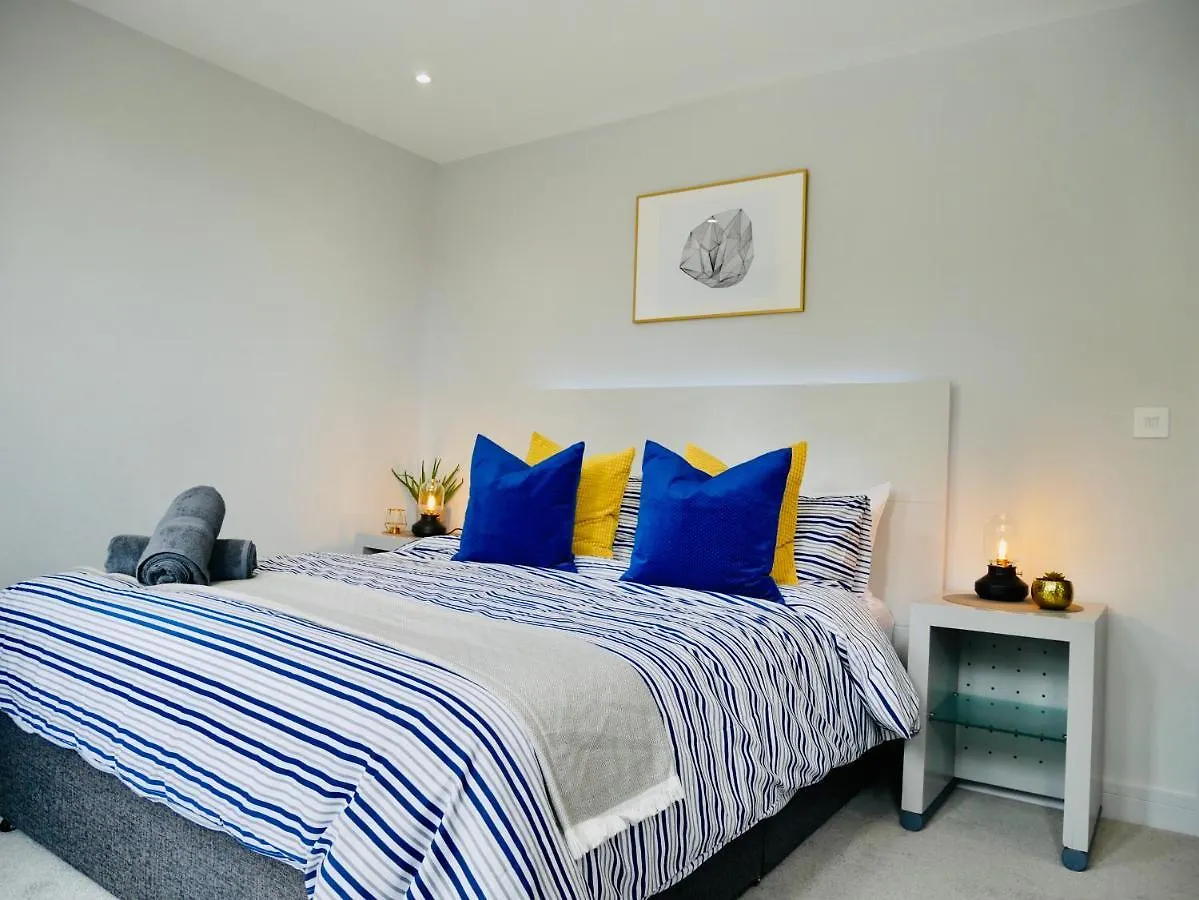 Beautiful Alumpointe Apartment - 400M To The Beach Bournemouth 0*,  United Kingdom