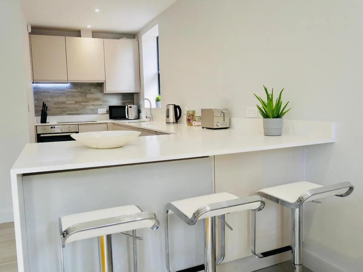 Beautiful Alumpointe Apartment - 400M To The Beach Bournemouth